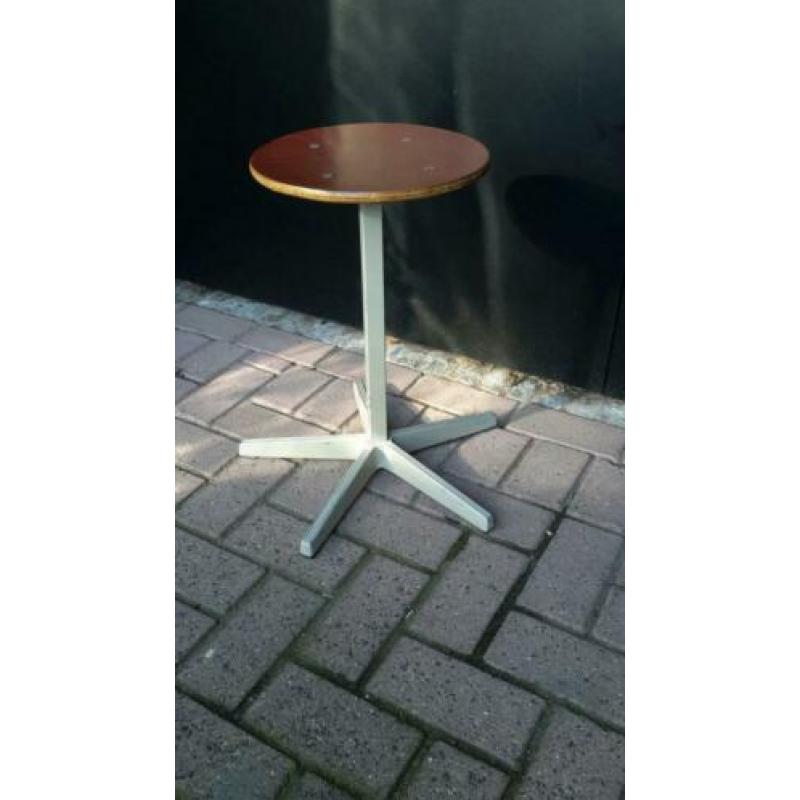 3 mooie oude krukjes jaren 70 schoolkruk kinderkamer schuur