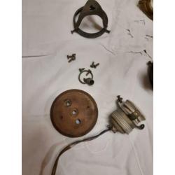 Antieke, brocante lamp-onderdelen, o.a katrol.
