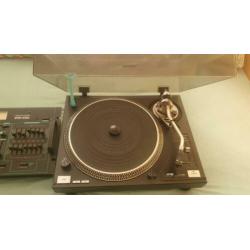 Te koop 2 platen spelers en een mengpaneel