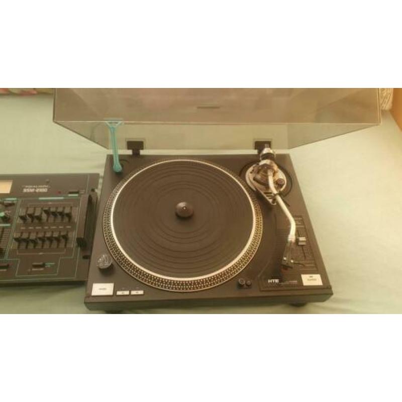 Te koop 2 platen spelers en een mengpaneel