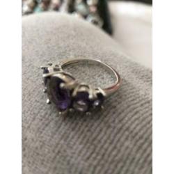 Mooie 925zilveren ring met paars amethist maat 17