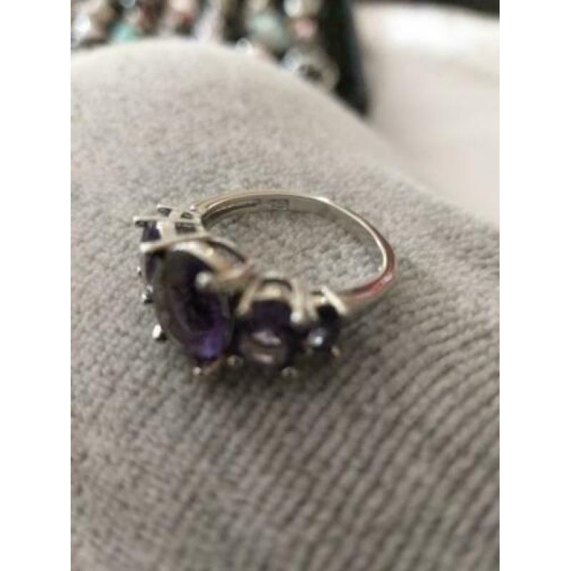 Mooie 925zilveren ring met paars amethist maat 17