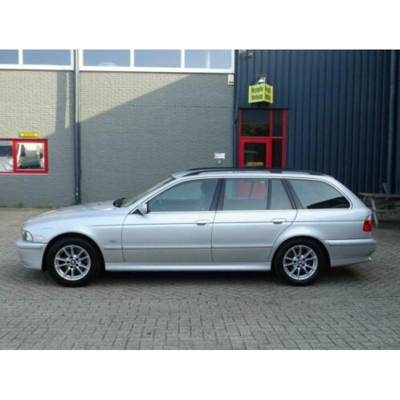 BMW 5-serie Touring 520i Edition YOUNGTIMER /LEDER /NAVI NAP