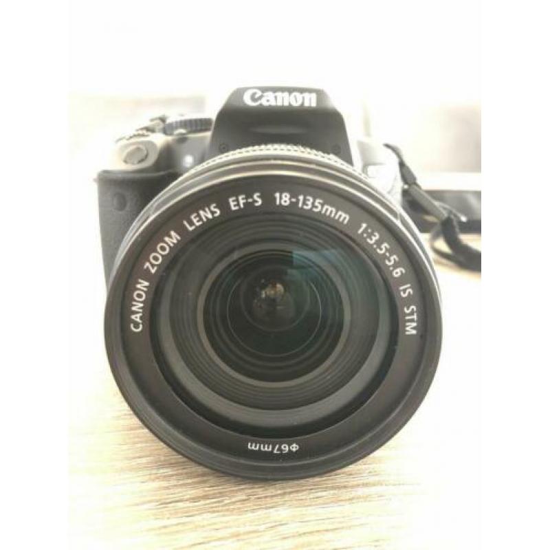 Canon EOS 650D met EFS 18-135 mm lens en extra’s