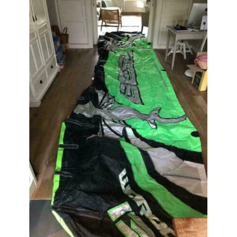 Best Waroo 9m + 13m kite met bar lijnen en pomp kitesurfset