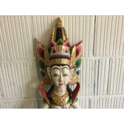 Prachtig beschilderd houten beeld Balinese Hindugodin Sinta