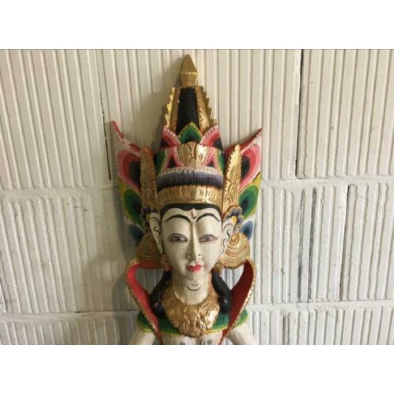 Prachtig beschilderd houten beeld Balinese Hindugodin Sinta