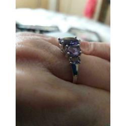 Mooie 925zilveren ring met paars amethist maat 17