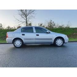 Opel Astra 1.6 I 16V SDN 1999 Grijs
