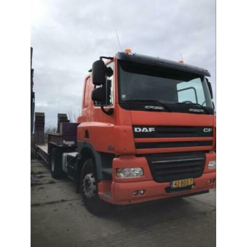 Daf CF85 met 2 assige dieplader