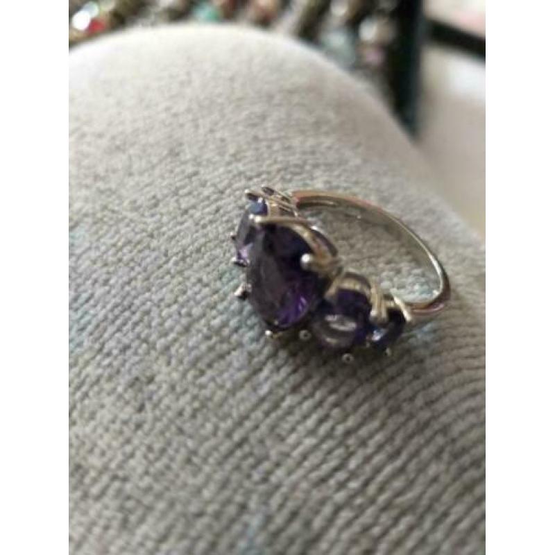 Mooie 925zilveren ring met paars amethist maat 17