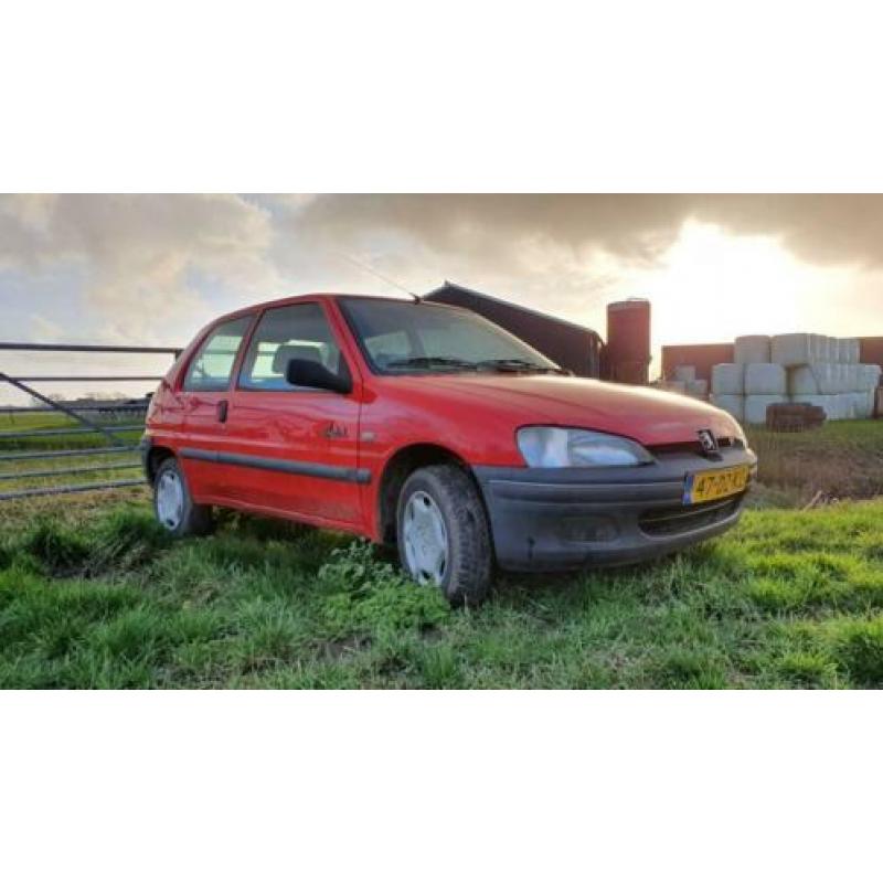 Peugeot 106 1.0 Sketch 2000 Rood