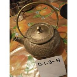Theepot/ keteltje legering uniek Antiek?