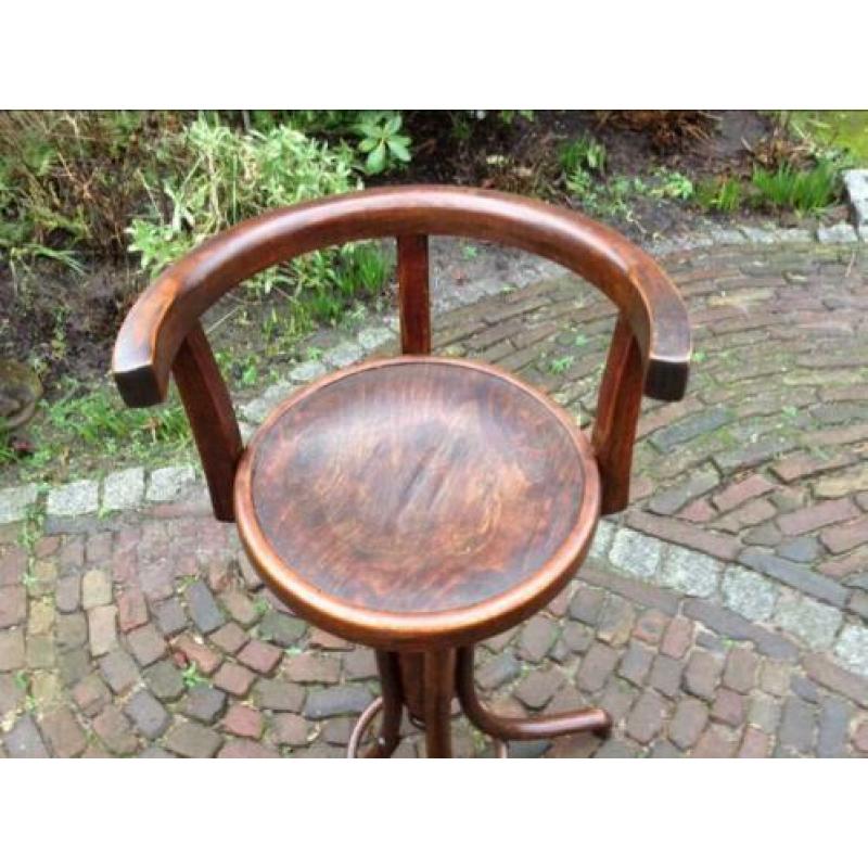 ----- In de STIJL van THONET 1930 -----