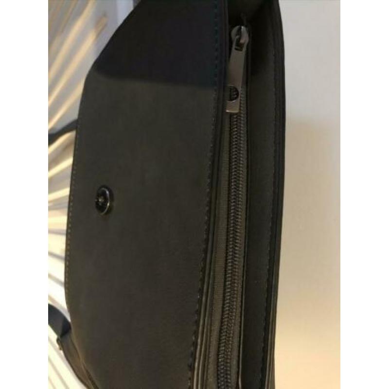 Splinternieuwe handtas, bijna gratis!