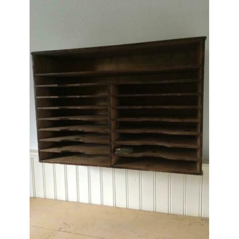 Vakkenkast kast hangkast postkast *Brocante d"Odette*