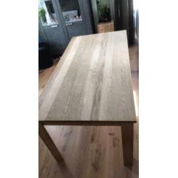 Eiken eettafel en 2 salontafels