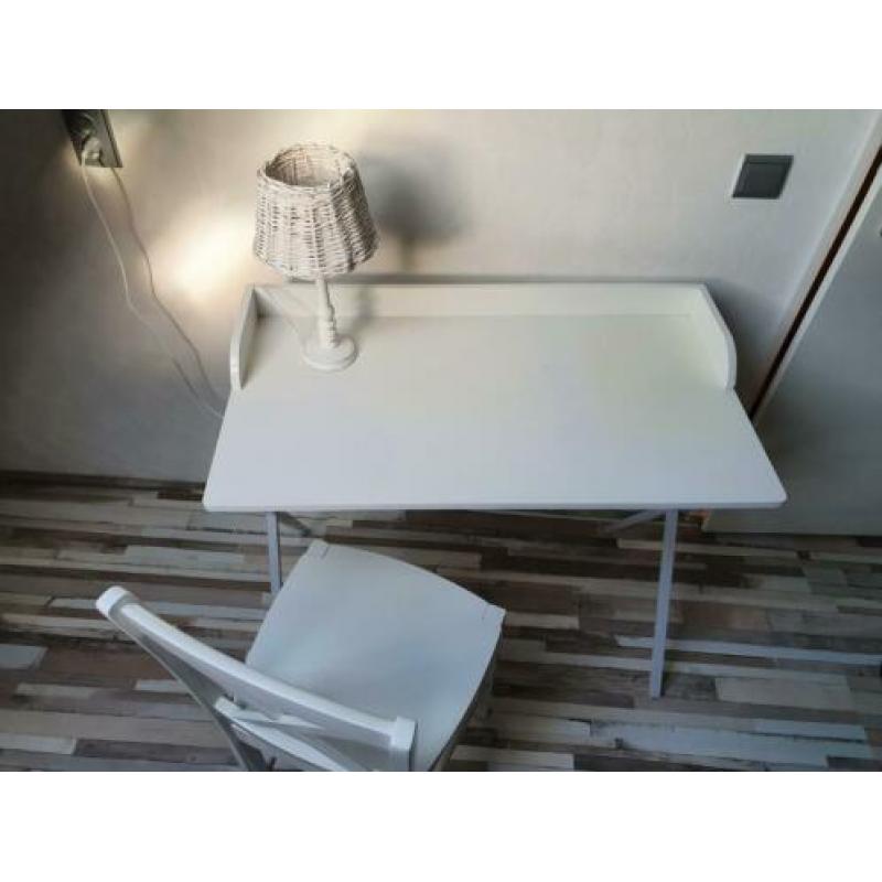 Bureau + Stoel