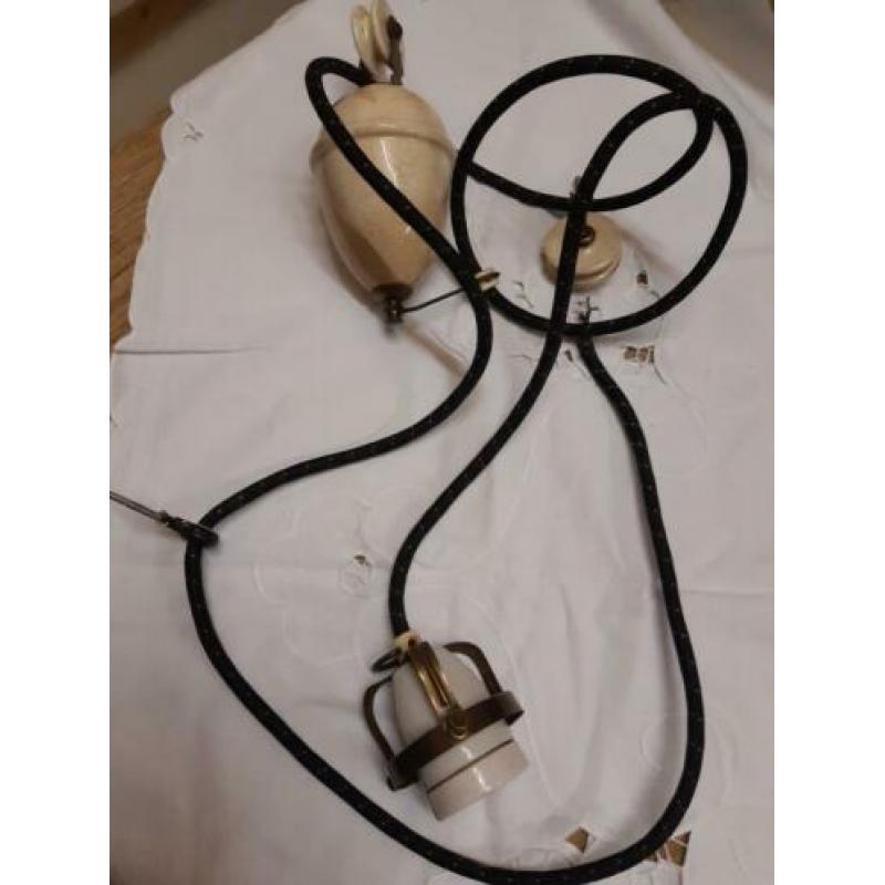 Antieke, brocante lamp-onderdelen, o.a katrol.