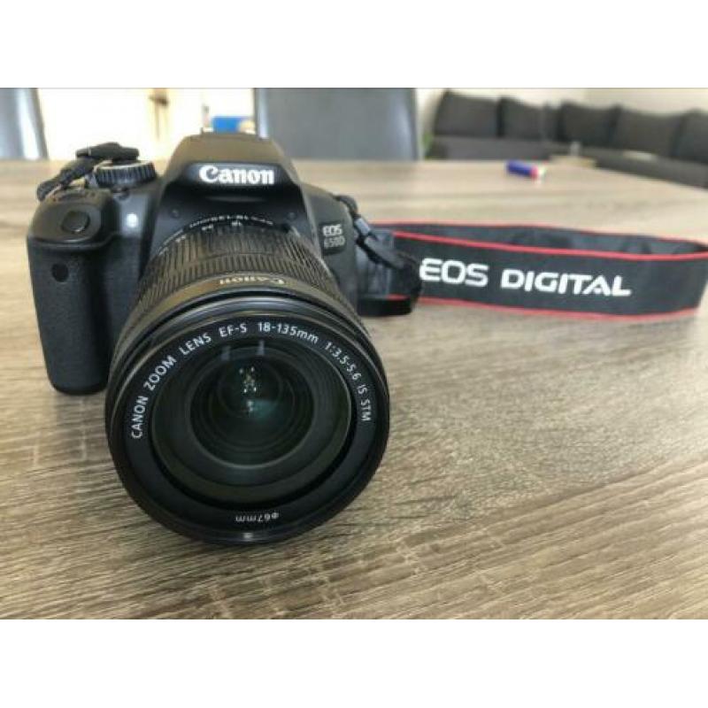 Canon EOS 650D met EFS 18-135 mm lens en extra’s