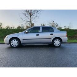 Opel Astra 1.6 I 16V SDN 1999 Grijs