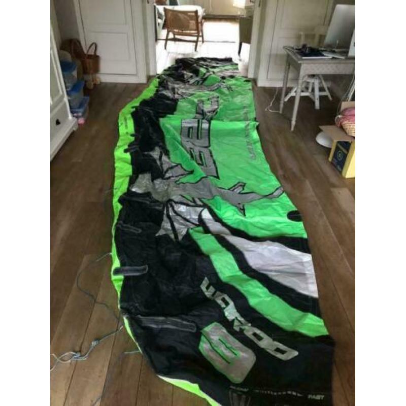 Best Waroo 9m + 13m kite met bar lijnen en pomp kitesurfset
