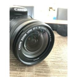 Canon EOS 650D met EFS 18-135 mm lens en extra’s