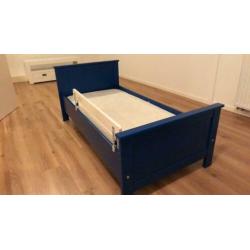 Jongensbed blauw 150x70 incl matras en 2 sets dekbedovertrek