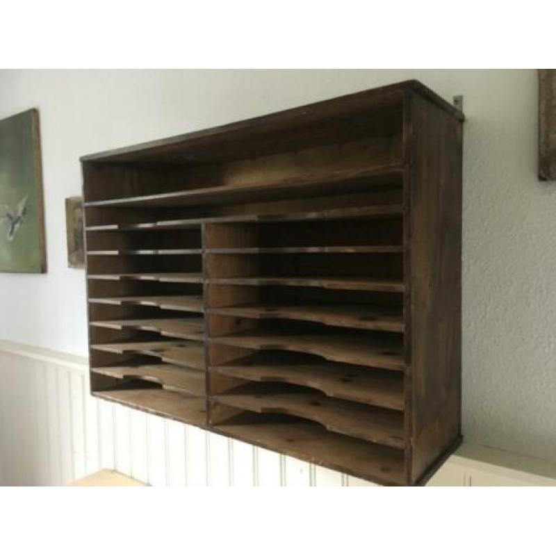Vakkenkast kast hangkast postkast *Brocante d"Odette*