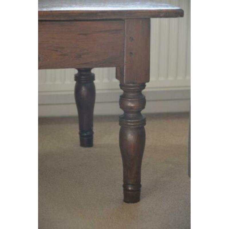 Salontafel van antiek hout