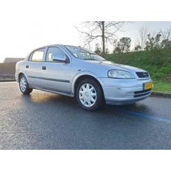 Opel Astra 1.6 I 16V SDN 1999 Grijs