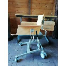 Speciaal bureau (met uitsparing) en stoel