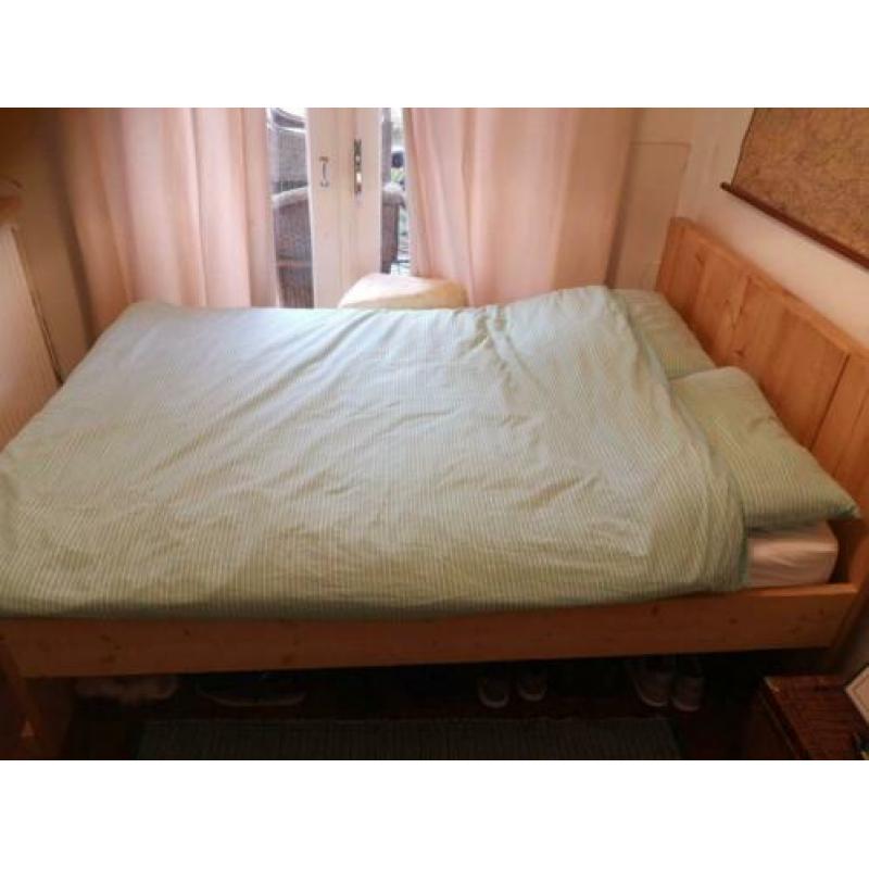 Tweepersoons steigerhouten bed 140 bij 200