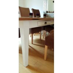 Mooie houten eettafel met 6 stoelen!!