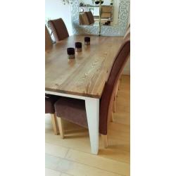 Mooie houten eettafel met 6 stoelen!!