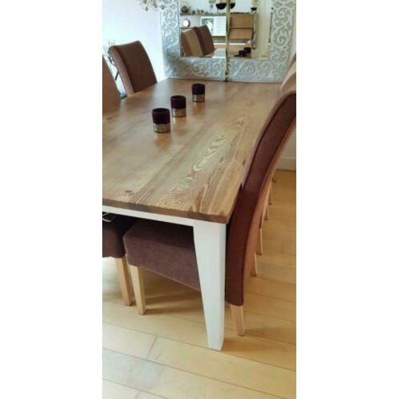 Mooie houten eettafel met 6 stoelen!!