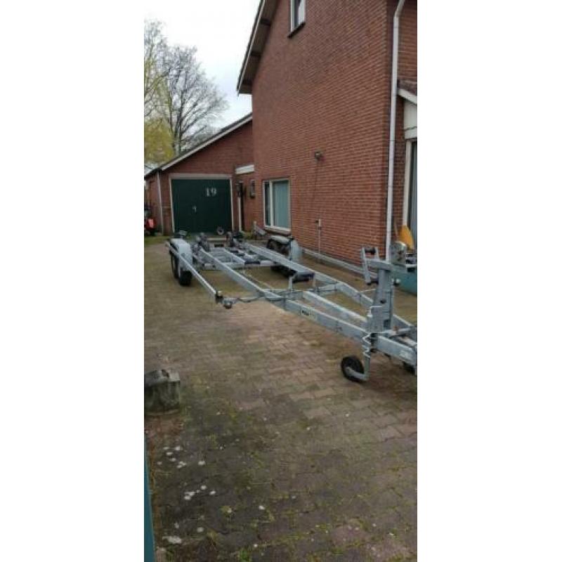 Pega 3500 kilo trailer kenteken gereserveerd tot woensdag