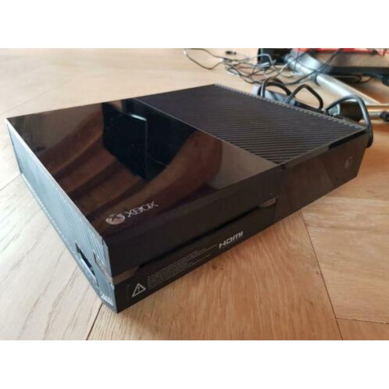 Xbox One met Stuur+pedalen, 2 controllers en 3 spellen