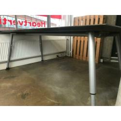 Houten bureau met metalen onderstel 198 x 98 cm