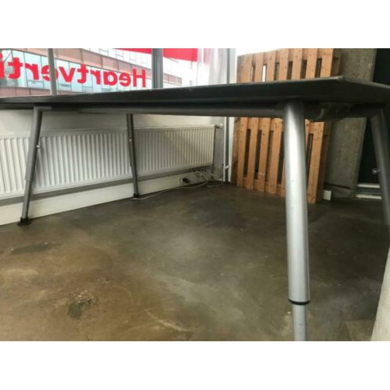 Houten bureau met metalen onderstel 198 x 98 cm