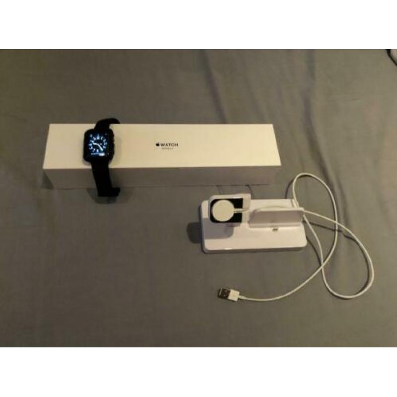 Apple watch series 3 (42 mm) + oplaad station