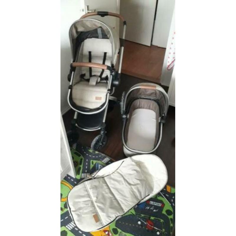 cute beige/taupe een jaar oud. niet intensief gebruikt.