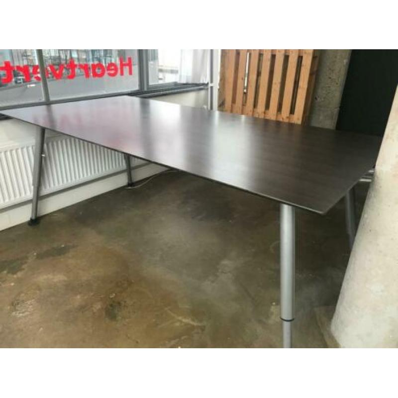 Houten bureau met metalen onderstel 198 x 98 cm