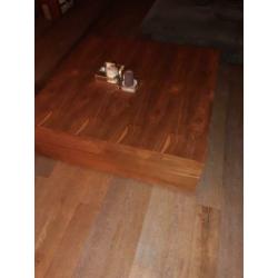 Grote salontafel vierkant van hout 1.20x1.20
