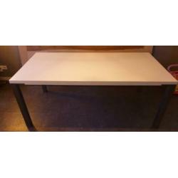 Hoogglans witte eettafel