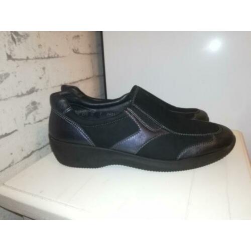 FINAL SALE!! Rohne zwarte leren pantoffels, maat 7 (maat 41)