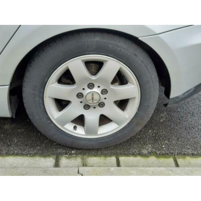 BMW 116i zilvergrijs slechts 152.000 km nieuwe banden, APK,