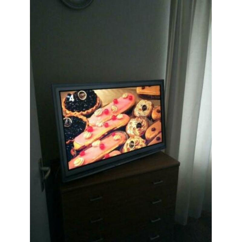TV PANASONIC TX 37 D 28 LED. Diagonaal 95 cm 100 hz....