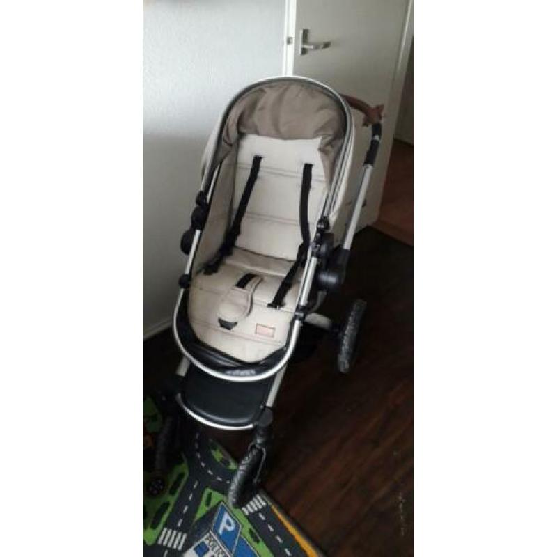 cute beige/taupe een jaar oud. niet intensief gebruikt.