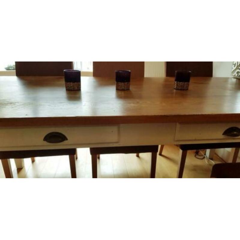 Mooie houten eettafel met 6 stoelen!!